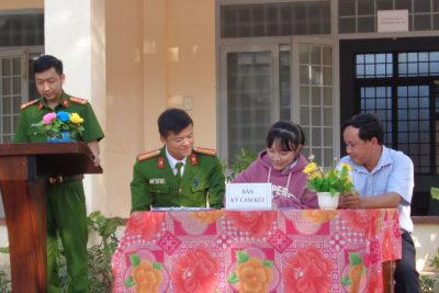 Hòa chung vào không khí thi đua lập thành tích chào mừng ĐHĐB toàn quốc lần thứ XIII của Đảng và mừng xuân Tân Sửu 2021, Được sự thống nhất giữa BCA huyện, BCA xã, UBND xã  BGH, cùng toàn thể CBGVNV của trường sáng ngày 25/01/2021 phối hợp tổ chức ký cam kết, tuyên truyền về thực hiện ATGT và phòng chống các tệ nạn XH như ma túy, bạo lực học đường, phòng chống cháy nổ, cấm buôn bán và sử dụng pháo và chất nổ trái phép…TM BGH xin chân thành cảm ơn